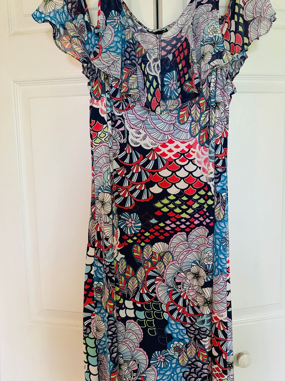 Spilt shoulder summer dress in brilliant colors. Size Medium
